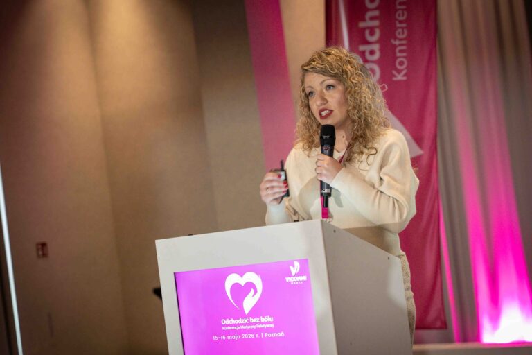 Ewa Liegman podczas konferencji "Odchodzić od bólu
